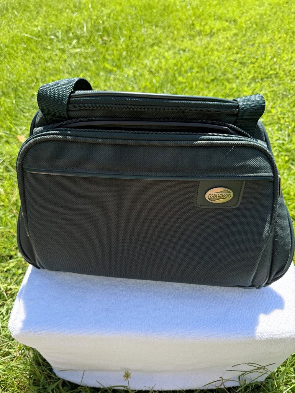 VTG American Tourister Forest Green Canvas overnight travel Bag.